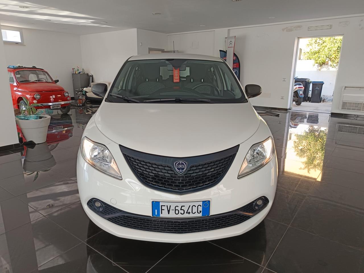 Lancia Ypsilon 1.2 69 CV 5 porte km 29.000 !!