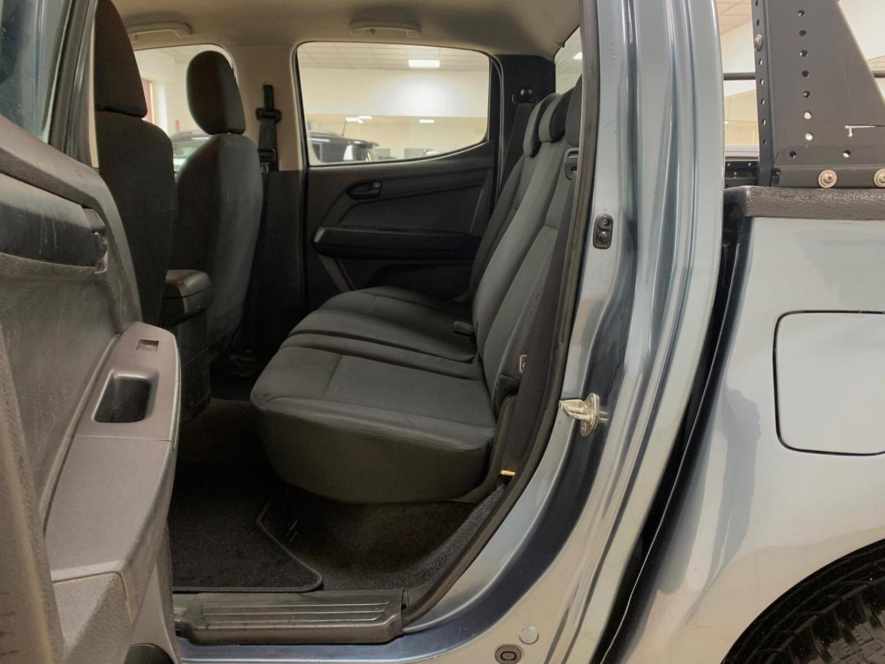 Isuzu D-Max 2.5 Crew Cab Solar 4WD