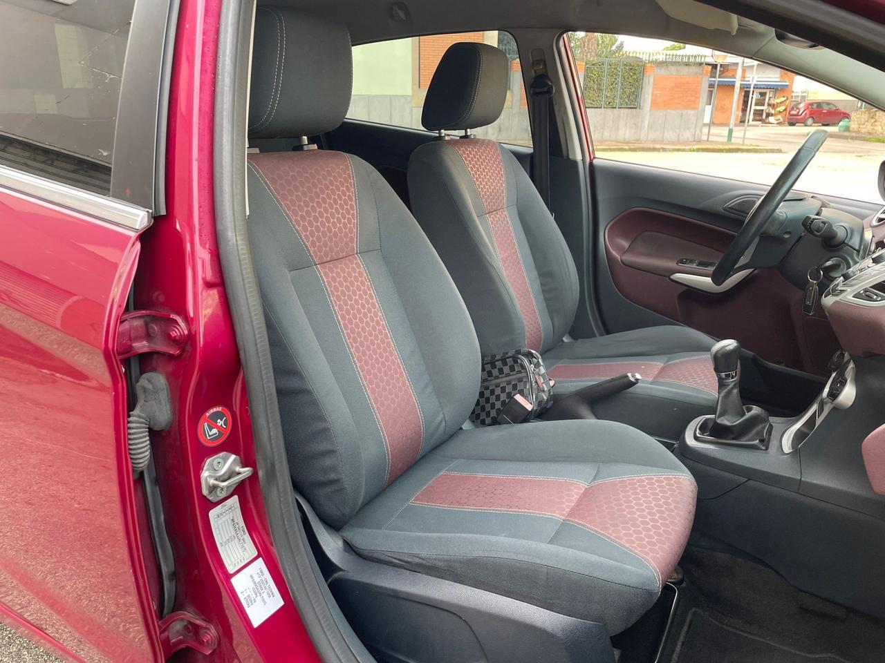 Ford Fiesta 1.4 5 porte Bz.- GPL Titanium IN PERFETTE CONDIZIONI