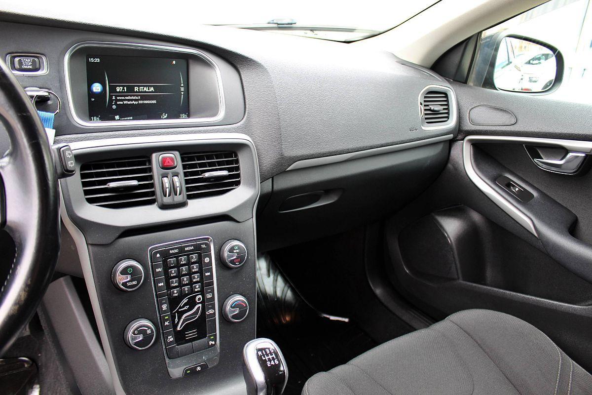 VOLVO - V40 - D2 R-design Kinetic