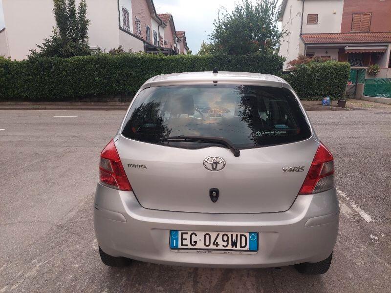 Toyota Yaris 1.0 5P euro5 gomme frizione nuove ok areaB/C