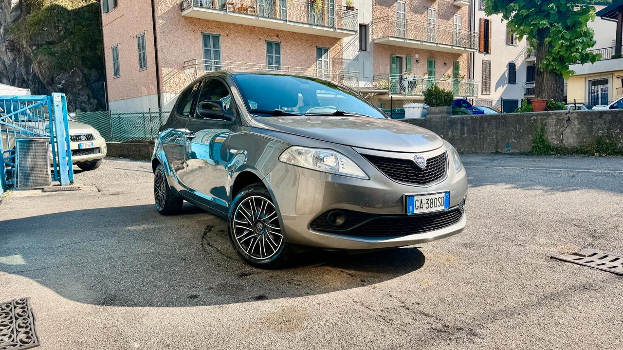 Lancia Ypsilon 1.2 69 CV 5 porte S&S Gold