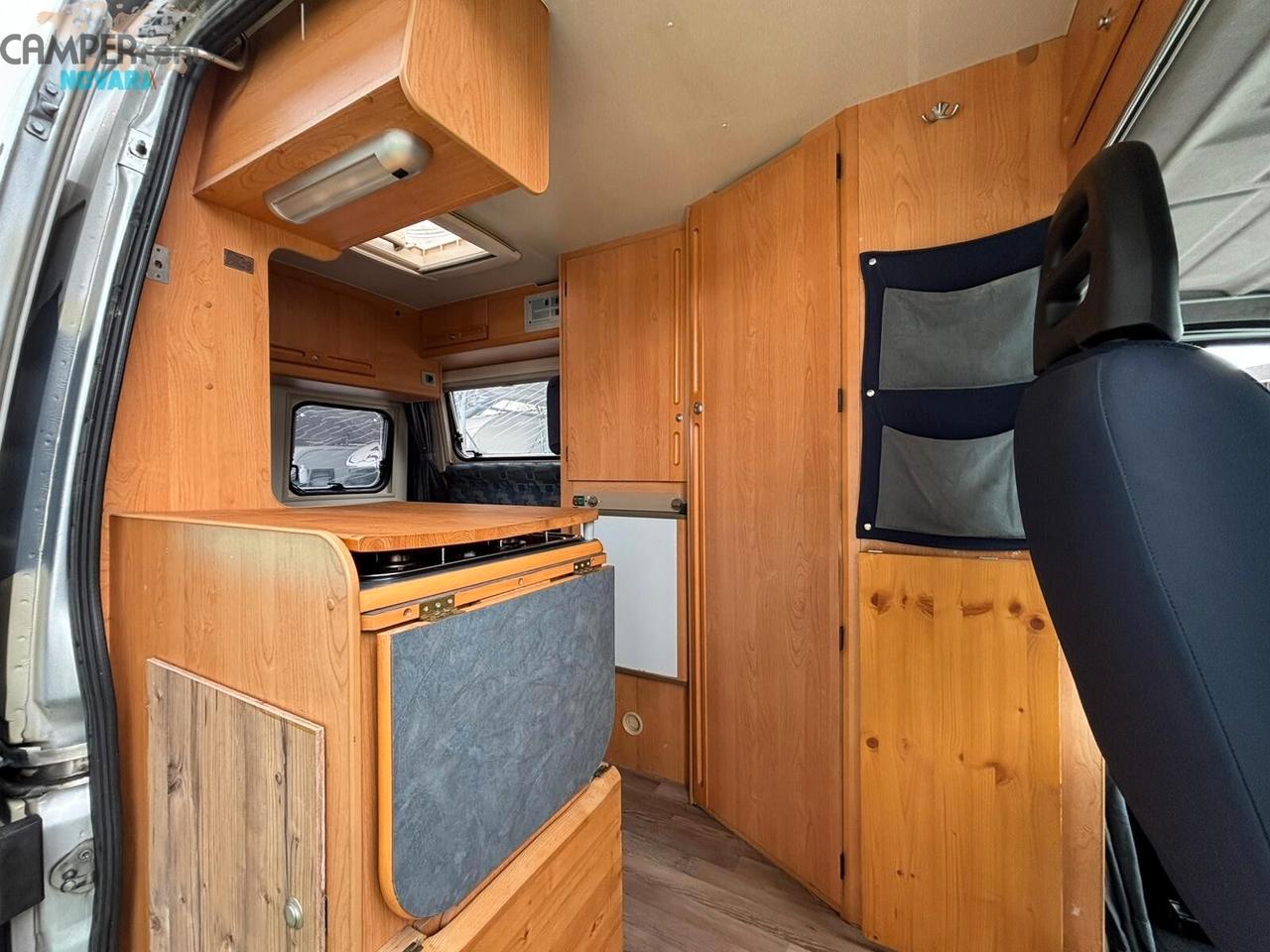 Peugeot 244 L - FURGONATO COMPATTO CON DINETTE A FERRO DI CAVALLO