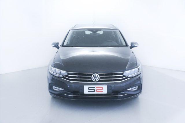 VOLKSWAGEN Passat Variant 2.0 TDI SCR EVO DSG Business Fari LED