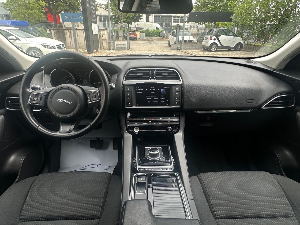 Jaguar F-Pace 2.0 D 180 CV AWD Prestige