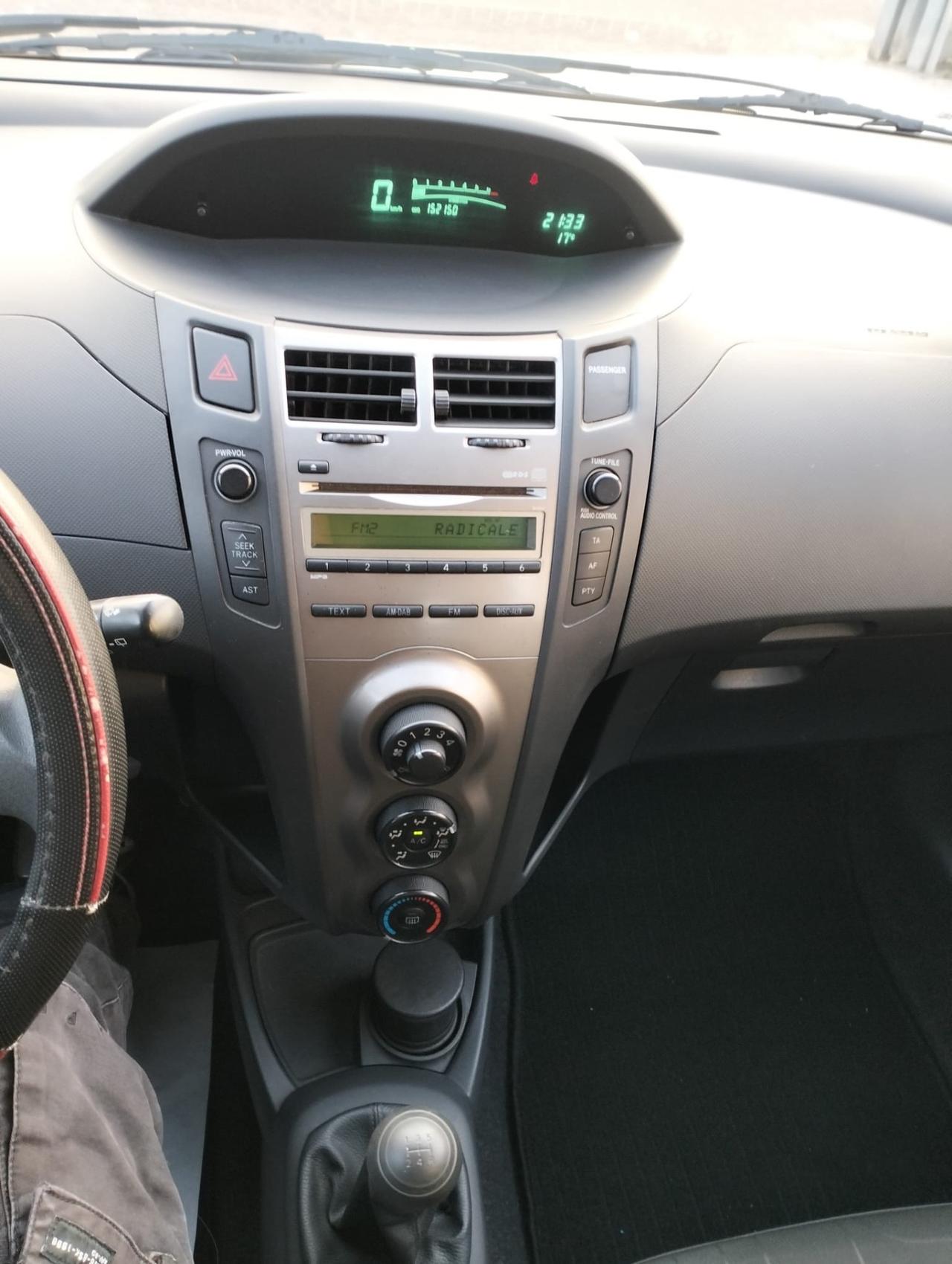 Toyota Yaris 1.0 5 porte Sol