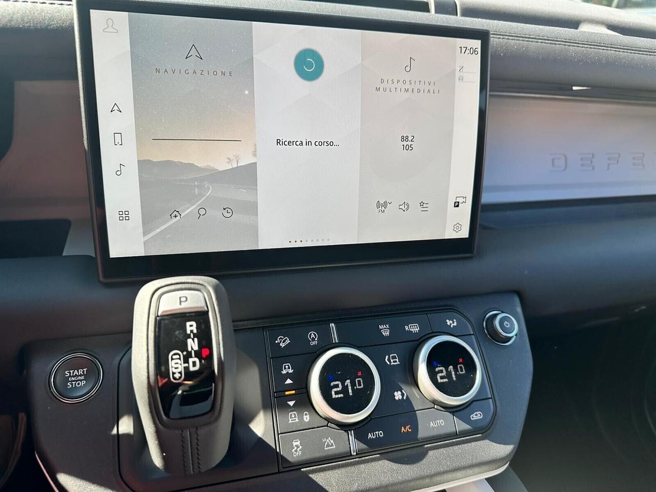 Land Rover Defender 90 3.0D I6 200 CV AWD Auto X-Dynamic SE