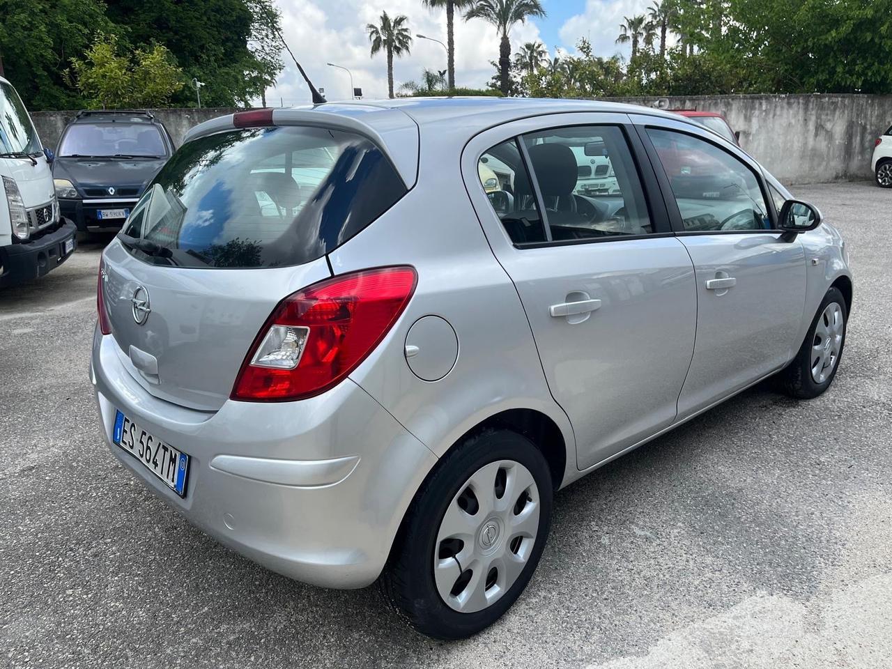 Opel corsa 5 P-1.2 benz. Km 100000-2013