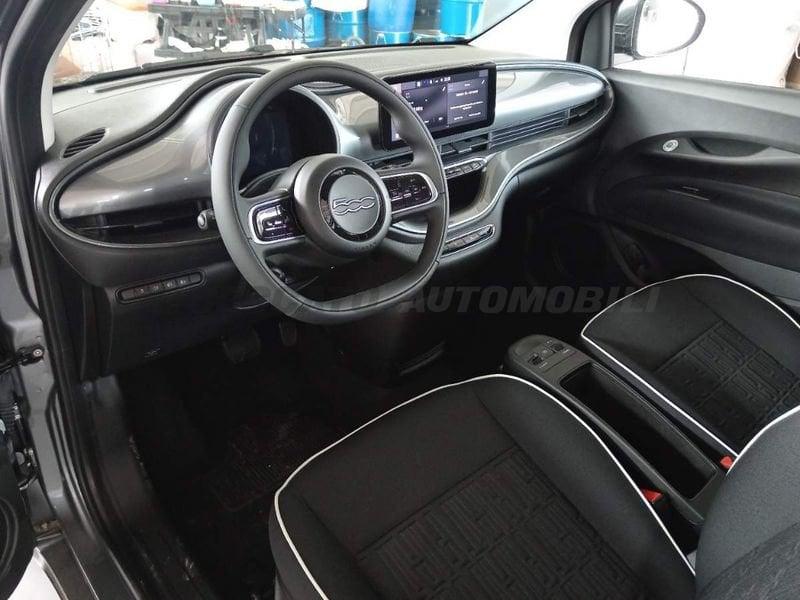 FIAT 500 Nuova 500 Hatchback My23 La Nuova 500 - 320 Berlina