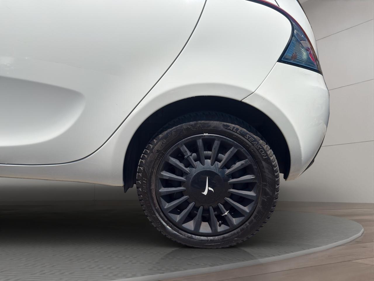Lancia Ypsilon 1.2 69 CV 5 porte GPL Ecochic Silver