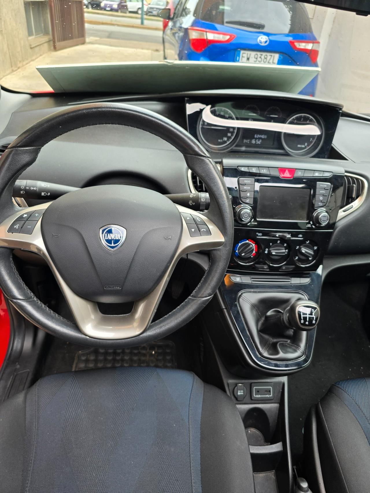 Lancia Ypsilon 1.2 69 CV 5 porte TETTO PANORAMICO APRIBILE