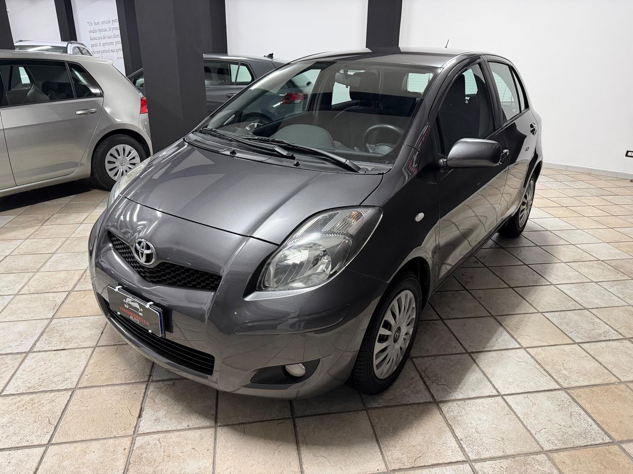 TOYOTA Yaris 1.0i (69) 5p. Sol 2010
