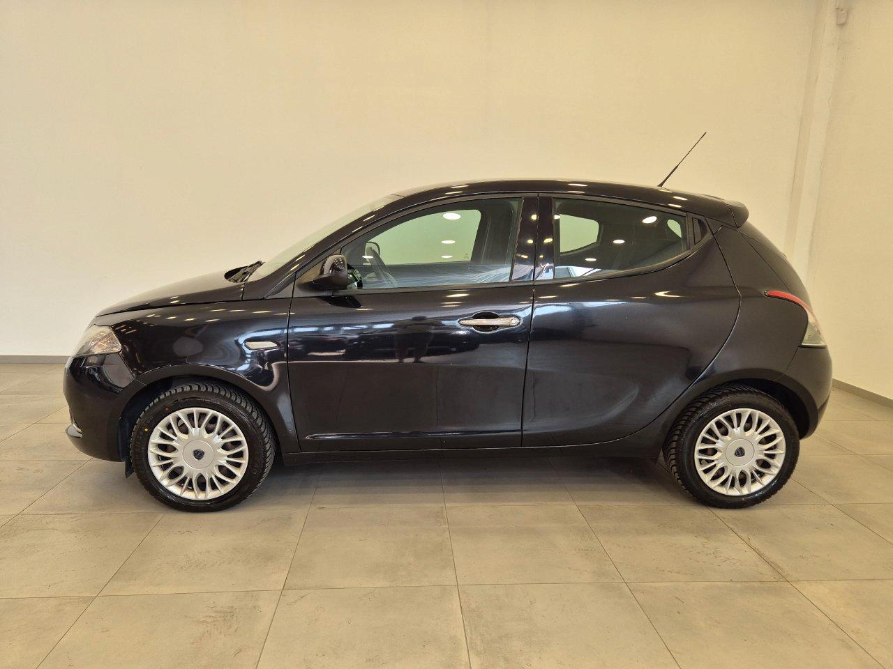 Lancia Ypsilon 5 porte 1.2 Silver 69cv - NEOPATENTATI - Sens. Post. - Bluetooth