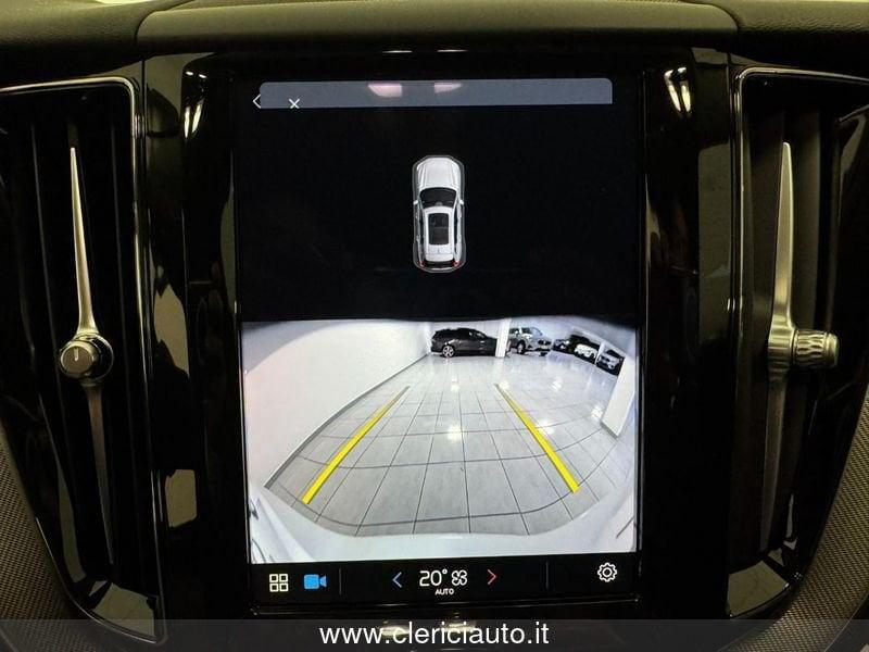 Volvo XC60 B4 (d) automatico Plus Dark - KM0