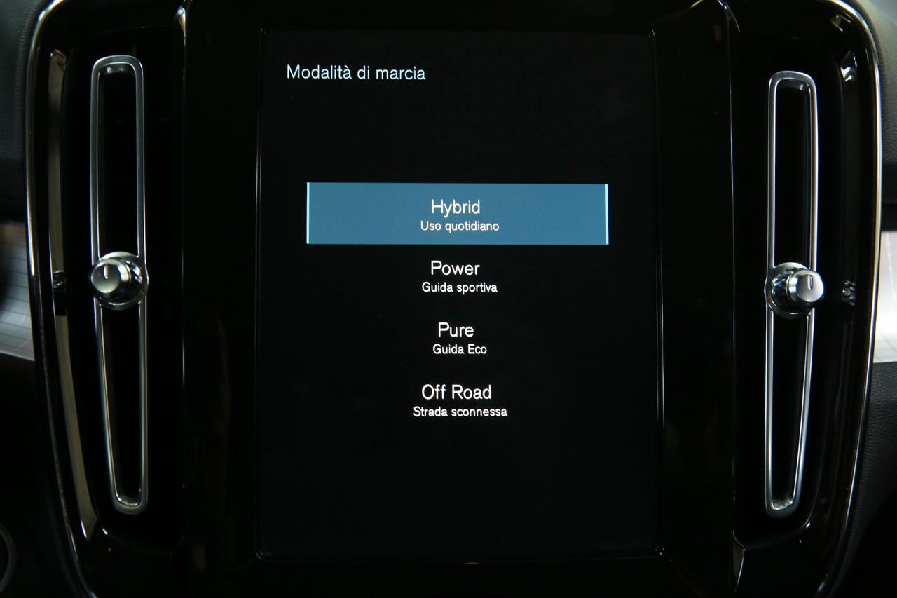 Volvo XC40 T4 Recharge Plug-in Hybrid Inscription Expression auto