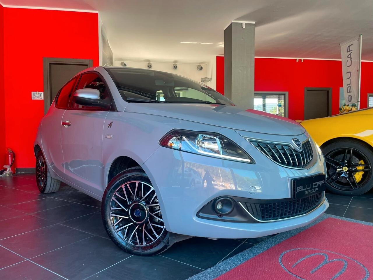 LANCIA YPSILON 1.0HYBRID ALBERTA FERRETTI 70cv