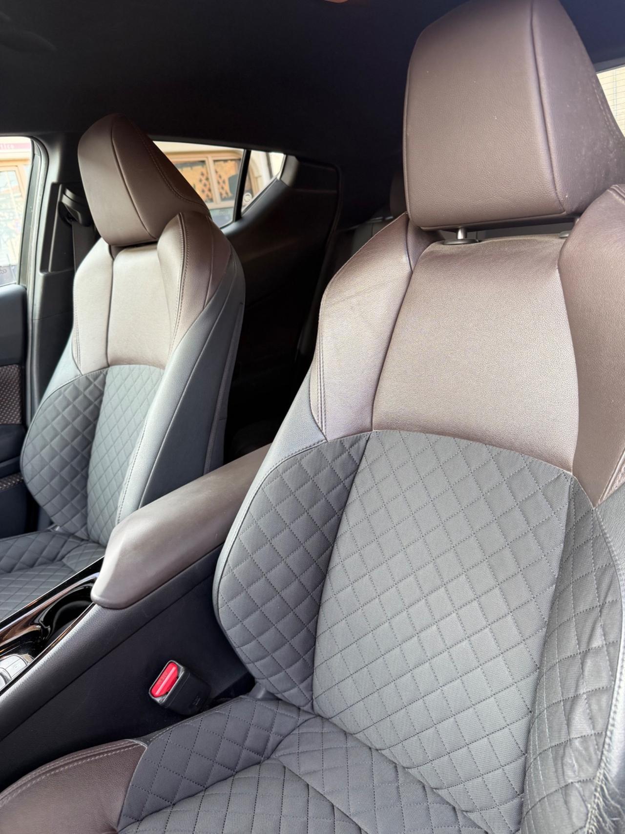 Toyota C-HR 1.8 Hybrid E-CVT Lounge