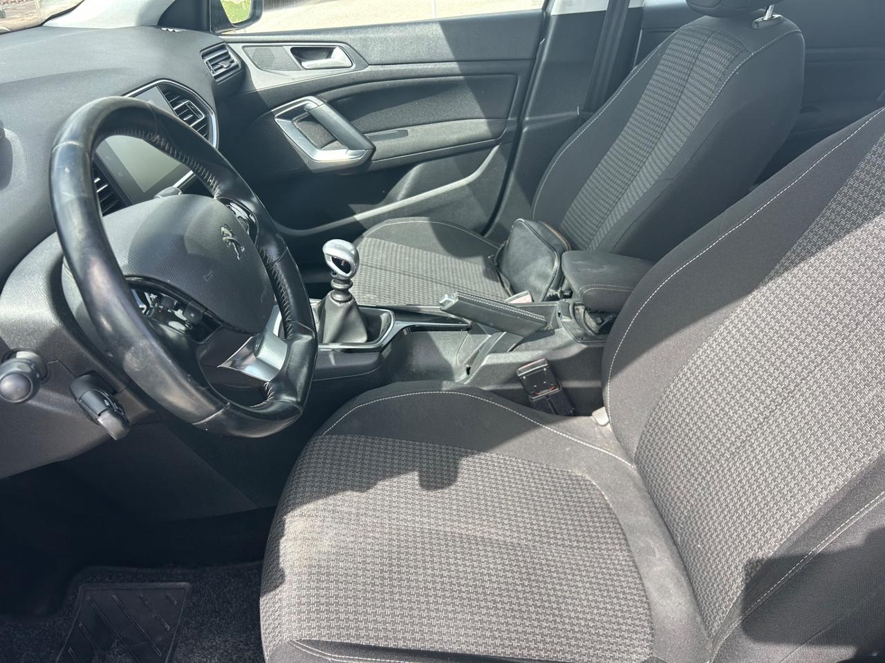 Peugeot 308 BlueHDi 130 S&S SW Allure da vetrina