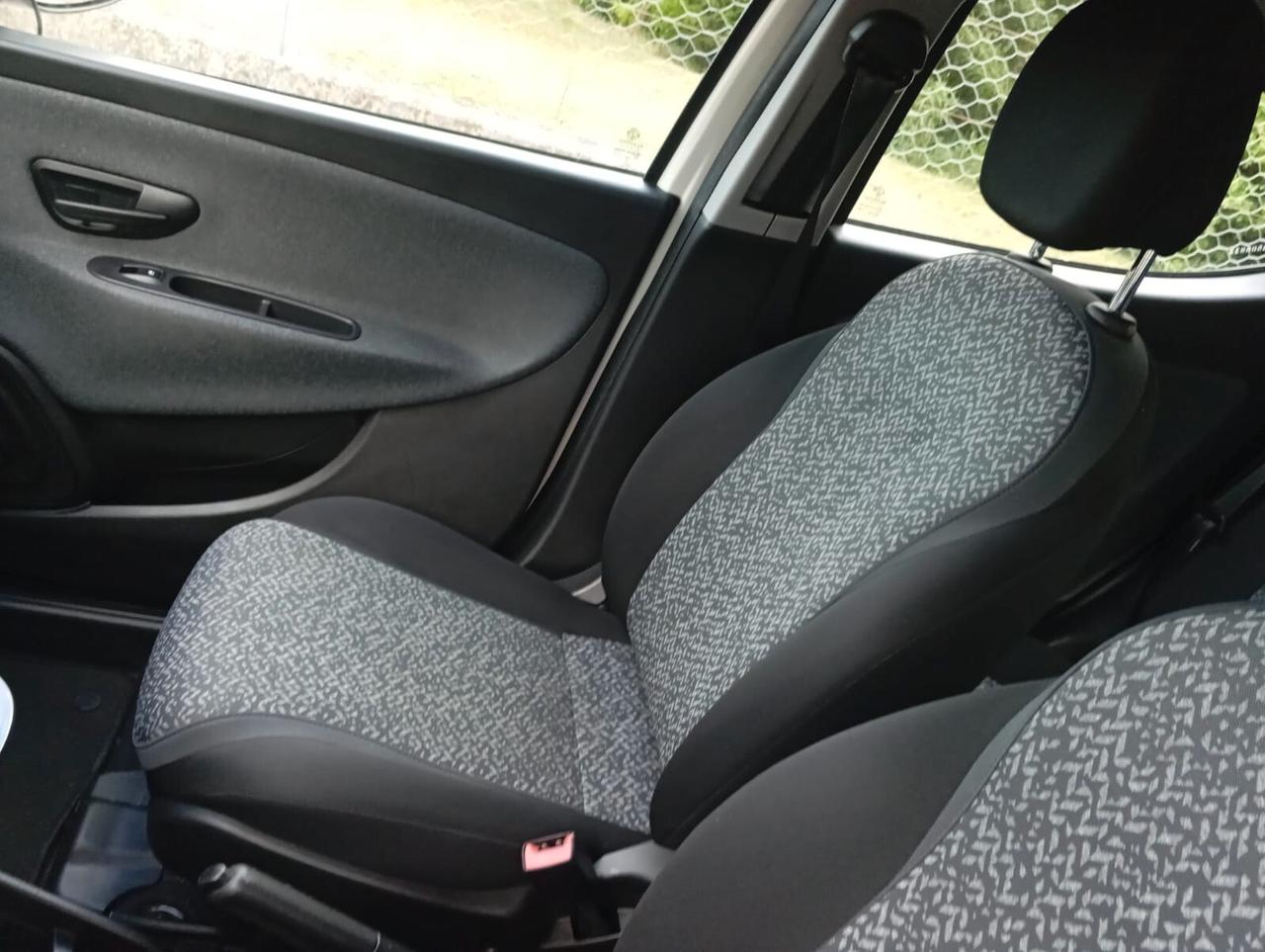 Lancia Ypsilon elefantino 1.2 69 CV UNIPRO