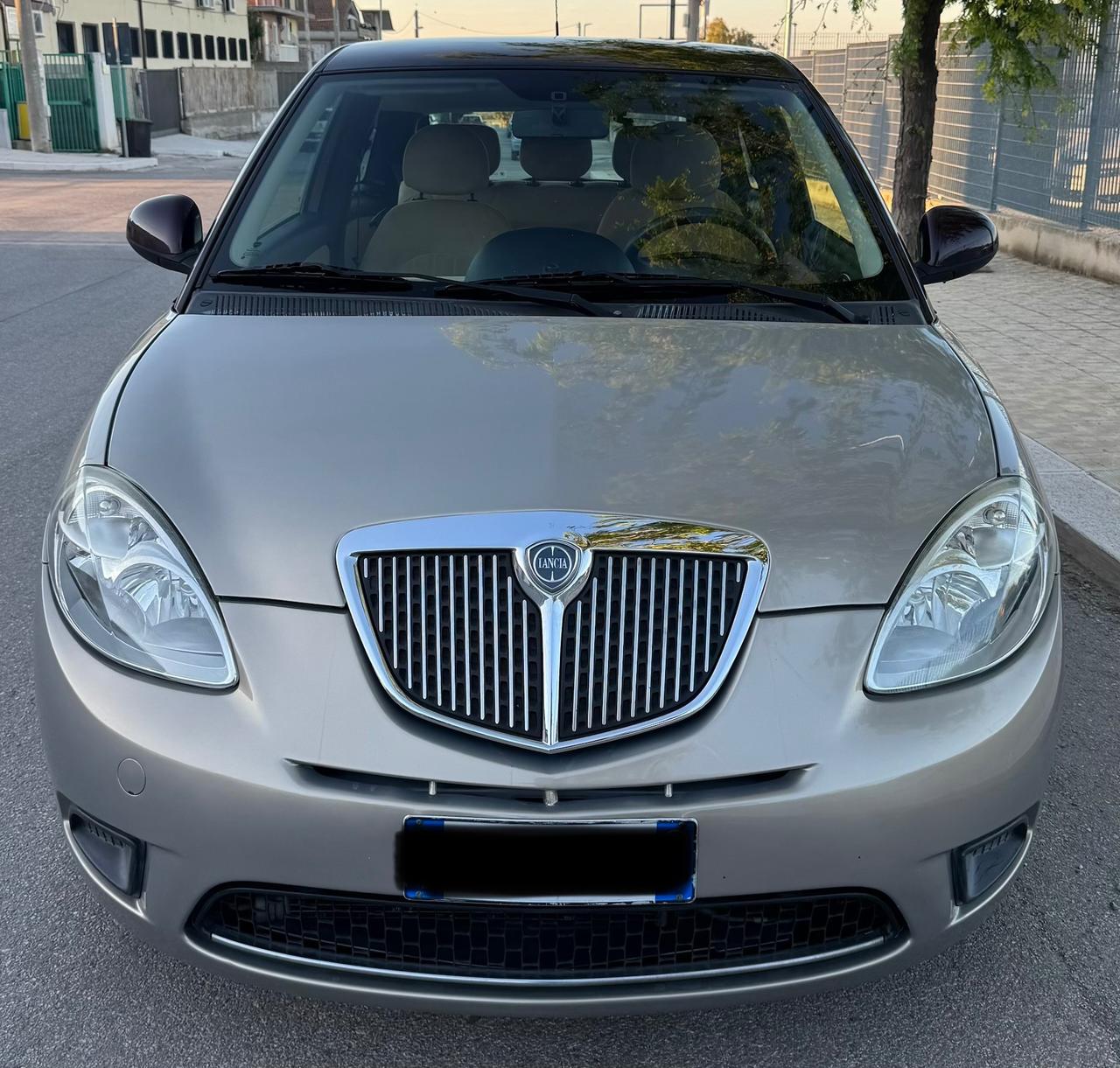 Lancia Ypsilon 1.3 MJT 75 CV Unyca
