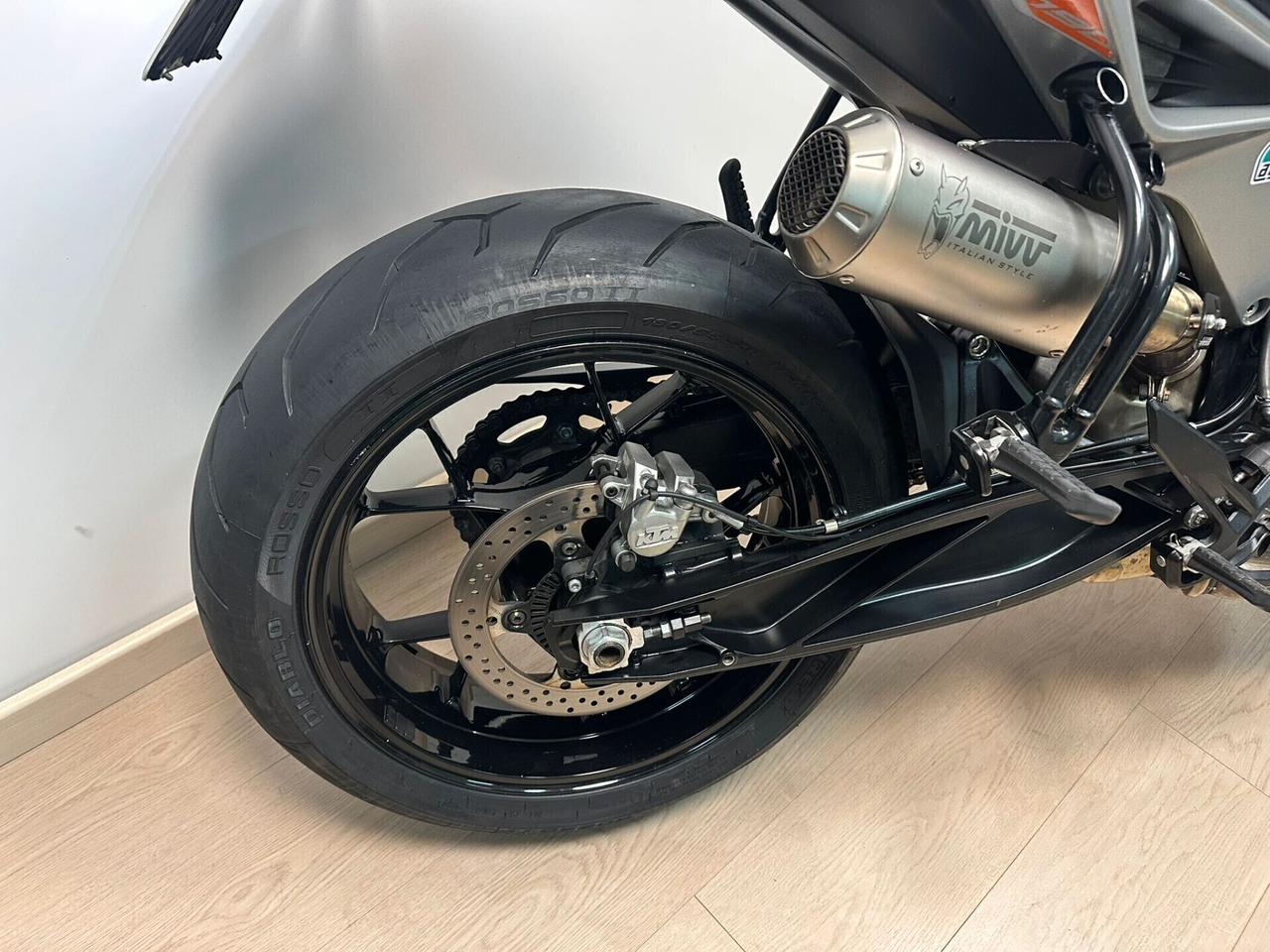 KTM DUKE 790 SCARICO MIVV DA 99€ AL MESE