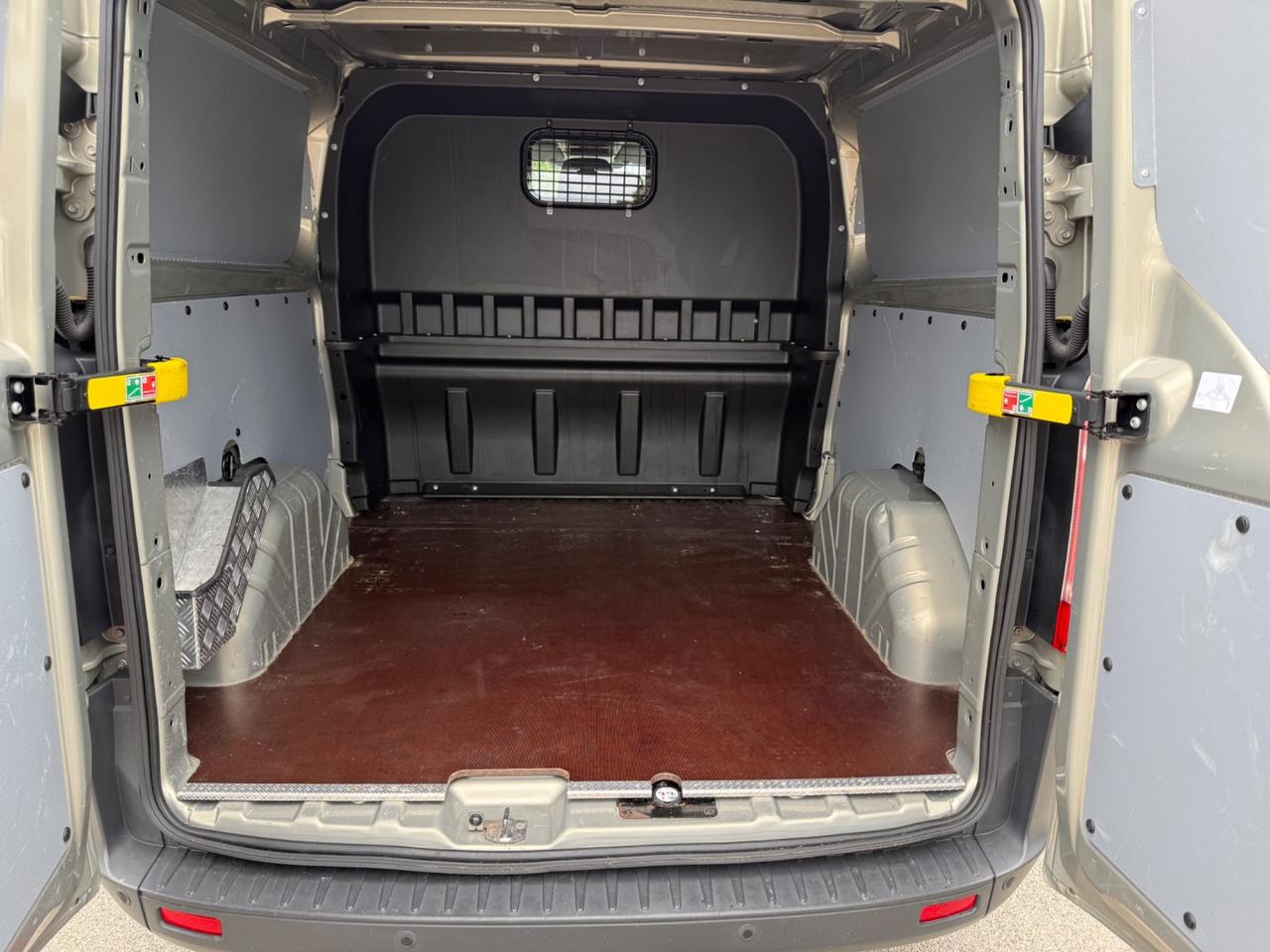 Ford Transit Custom 2.2 Diesel 6 posti passo lungo