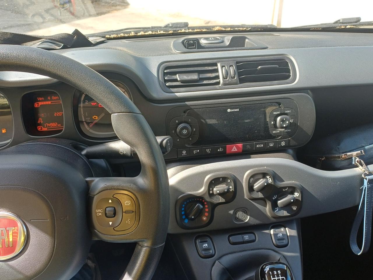 Fiat Panda Hybrid autocarro 4 posti