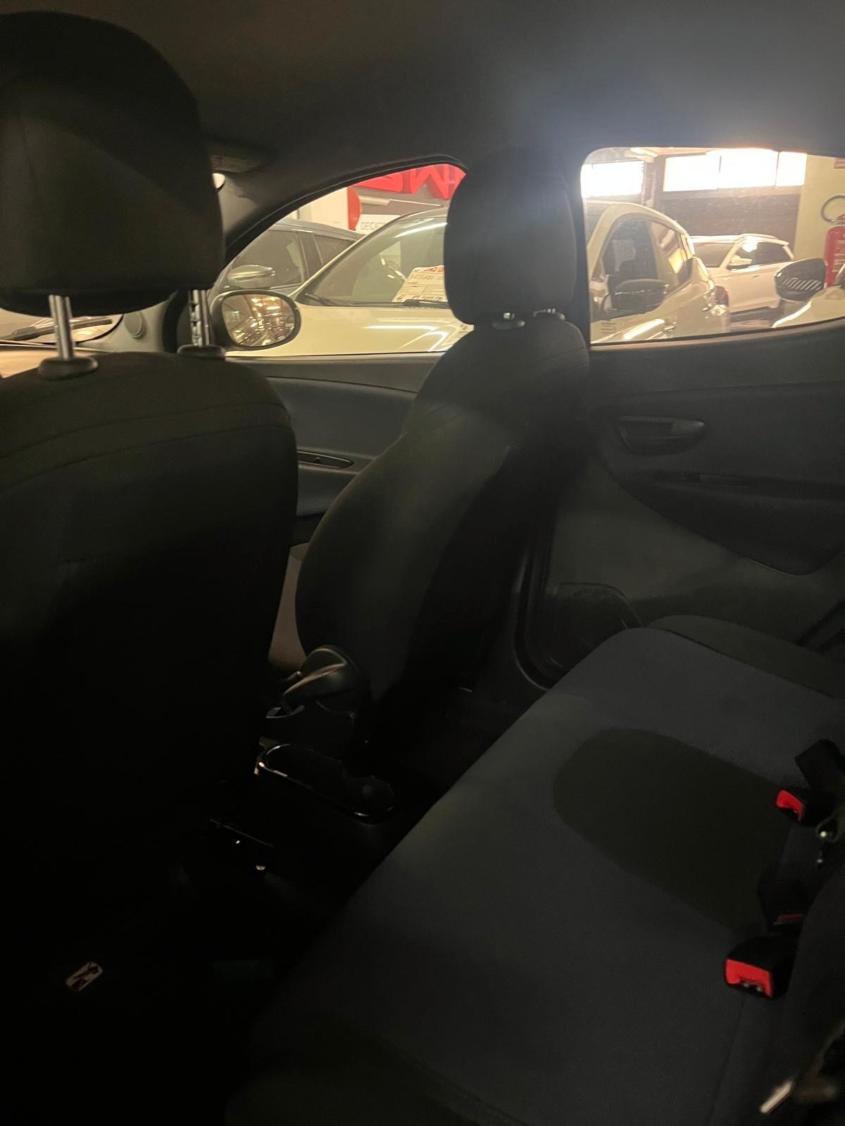 Lancia Ypsilon 1.0 FireFly 5 porte S&S Hybrid Platino