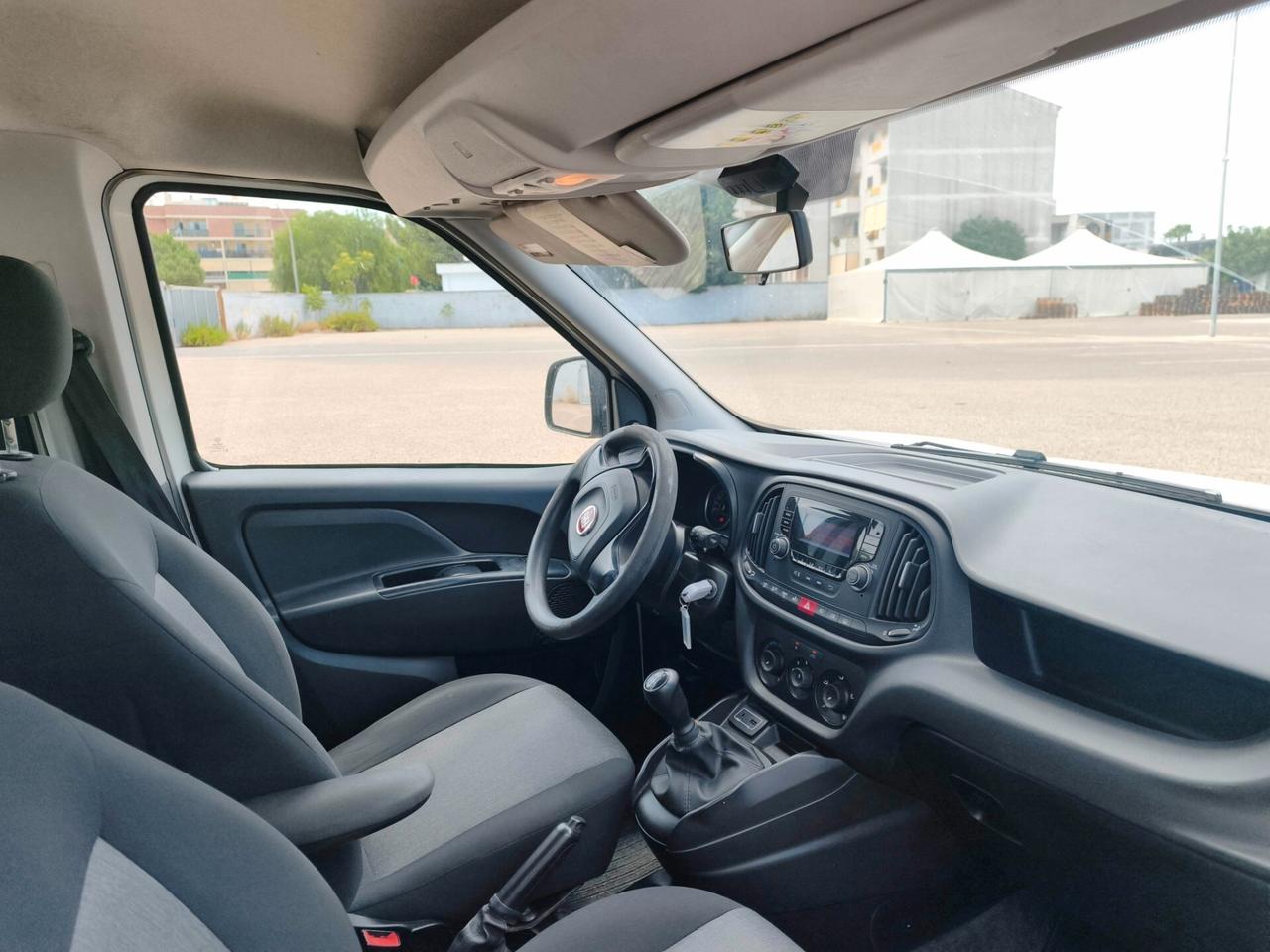 Fiat doblo autocarro 5 posti ( 12 mesi di garanzia completa)