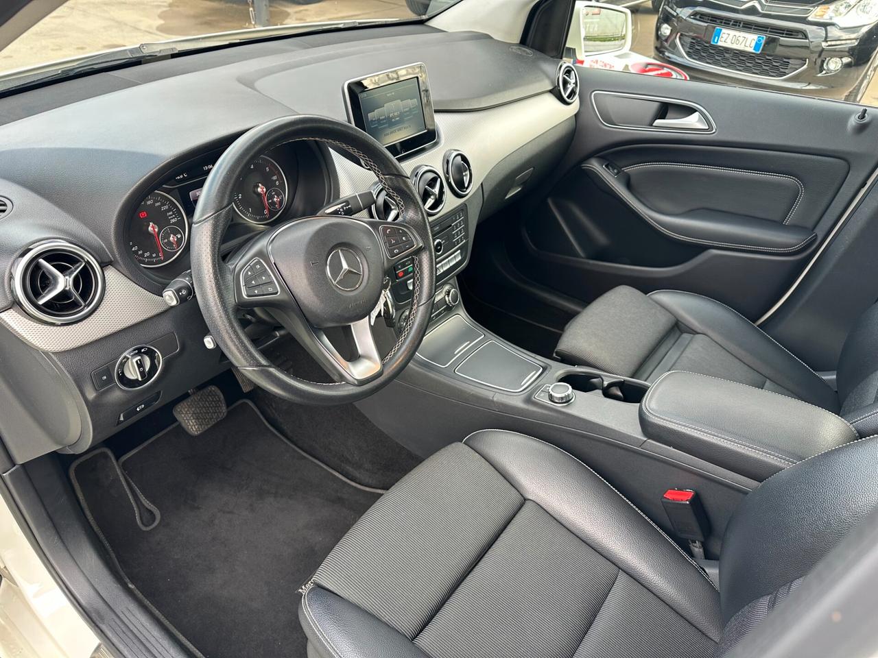 Mercedes-Benz B 180 SPORT*AUT*NAVI*KAMERA*KEY*BLUETOOTH*F1*MULTILED*