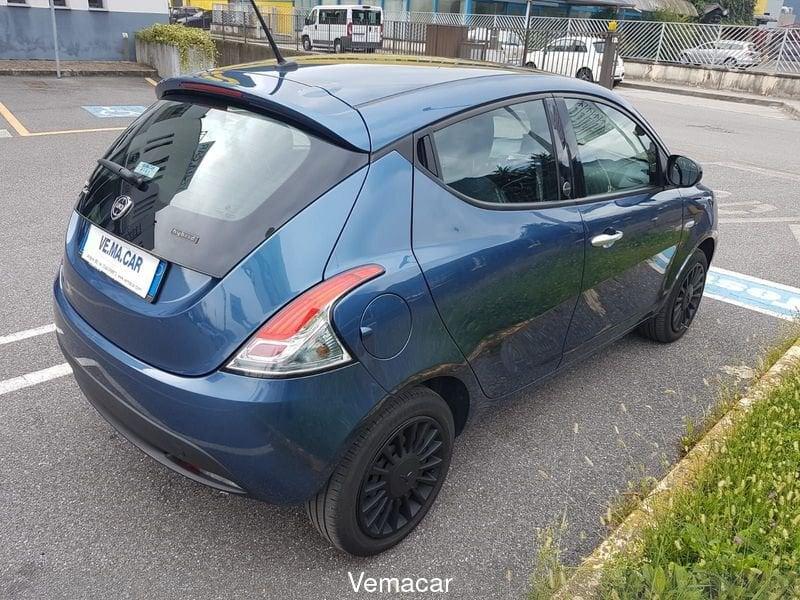 Lancia Ypsilon 1.0 FireFly 5 porte S&S Hybrid Silver