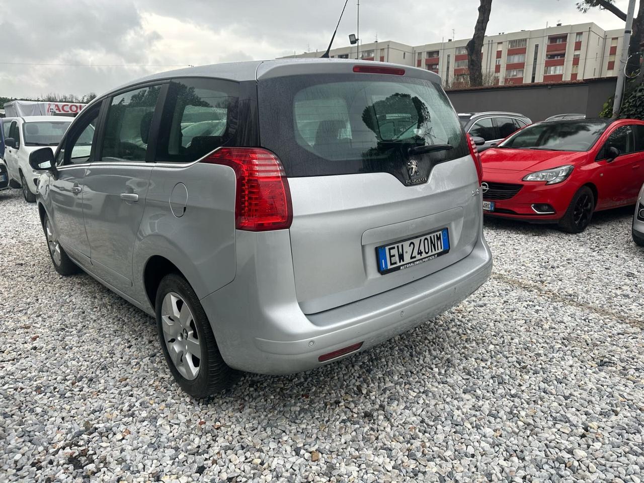 Peugeot 5008 1.6 HDi 115CV Business 7 Posti