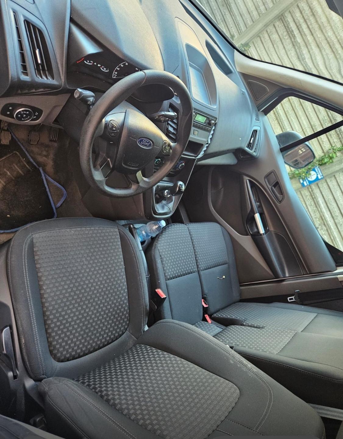 --Ford TRANSIT CONNECT AUTOCARRO 3 POSTI --DA RIVEDERE PROBLEMA AL MOTORE--POSSIBILITA' collaborazione stock auto per commercianti ---