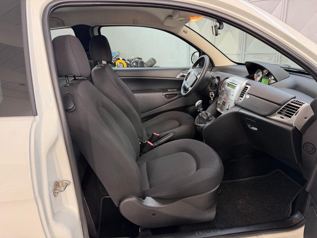 Lancia Ypsilon 1.2 69 CV Unyca