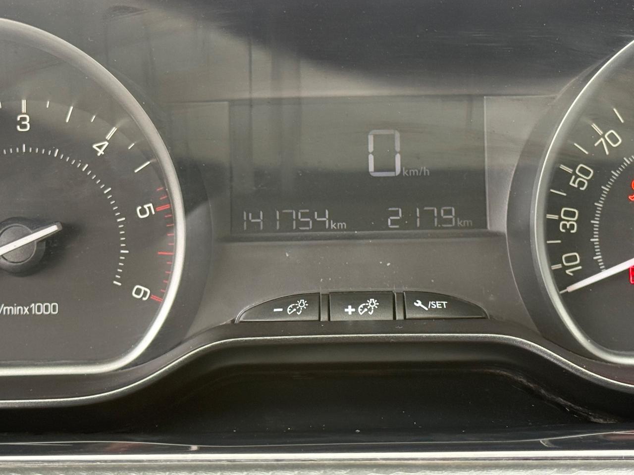 Peugeot 208 1.4 HDi 68 CV 5 porte