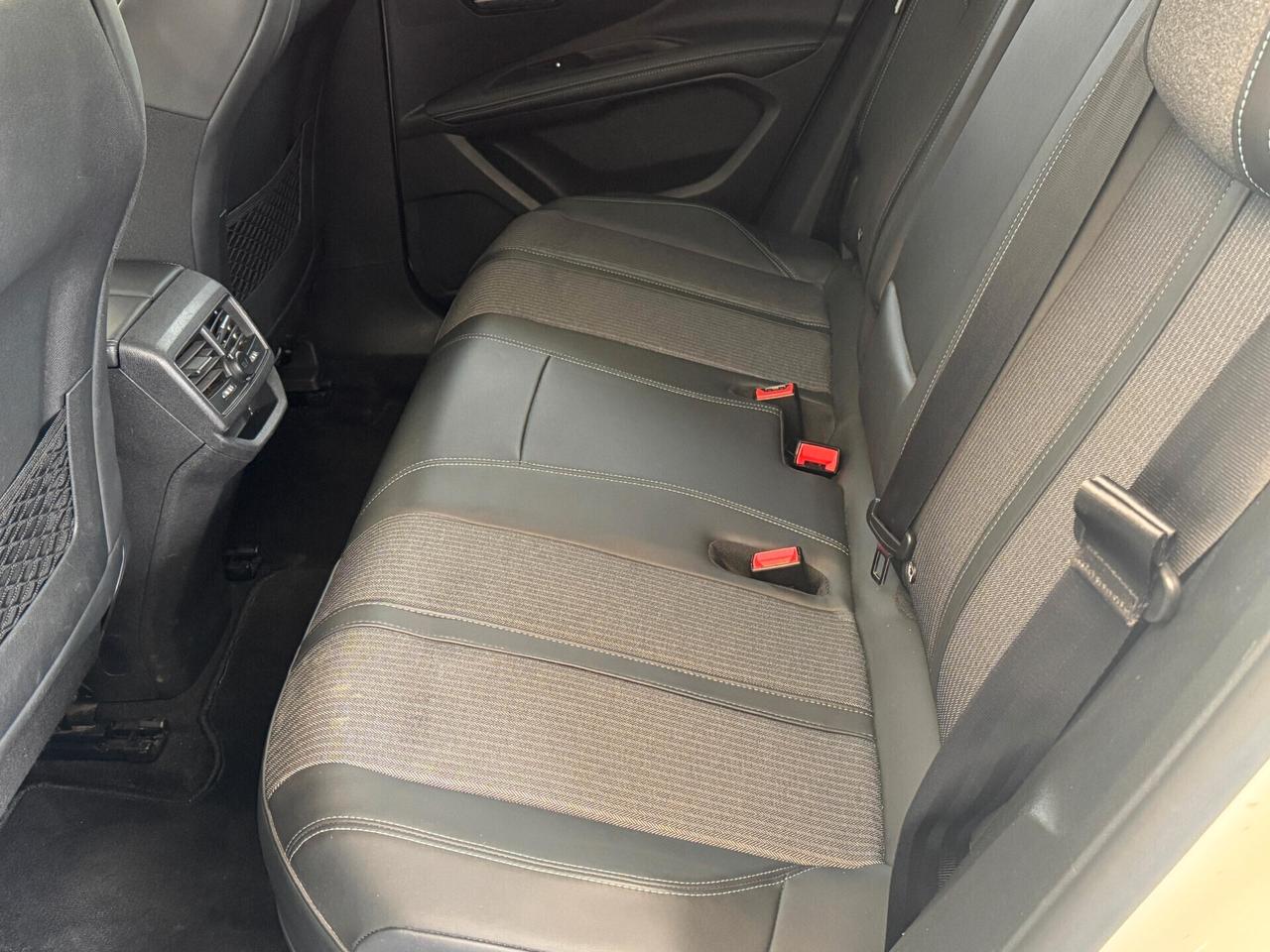 Peugeot 3008 Hybrid 225 e-EAT8 Allure Pack