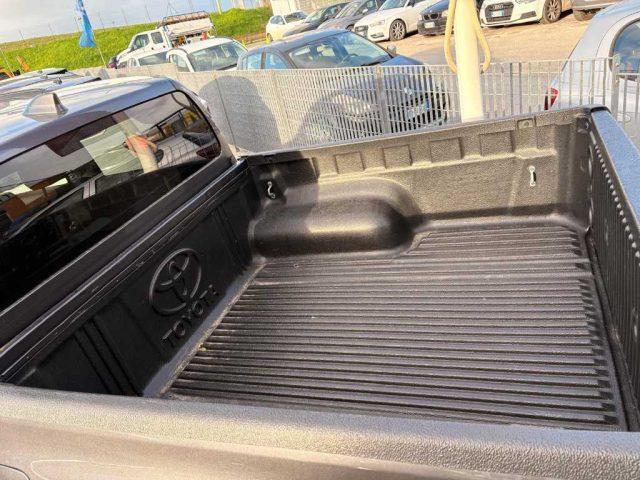 TOYOTA Hilux 4ª serie - 2.4 D-4D A/T 4WD 4 porte Double Cab