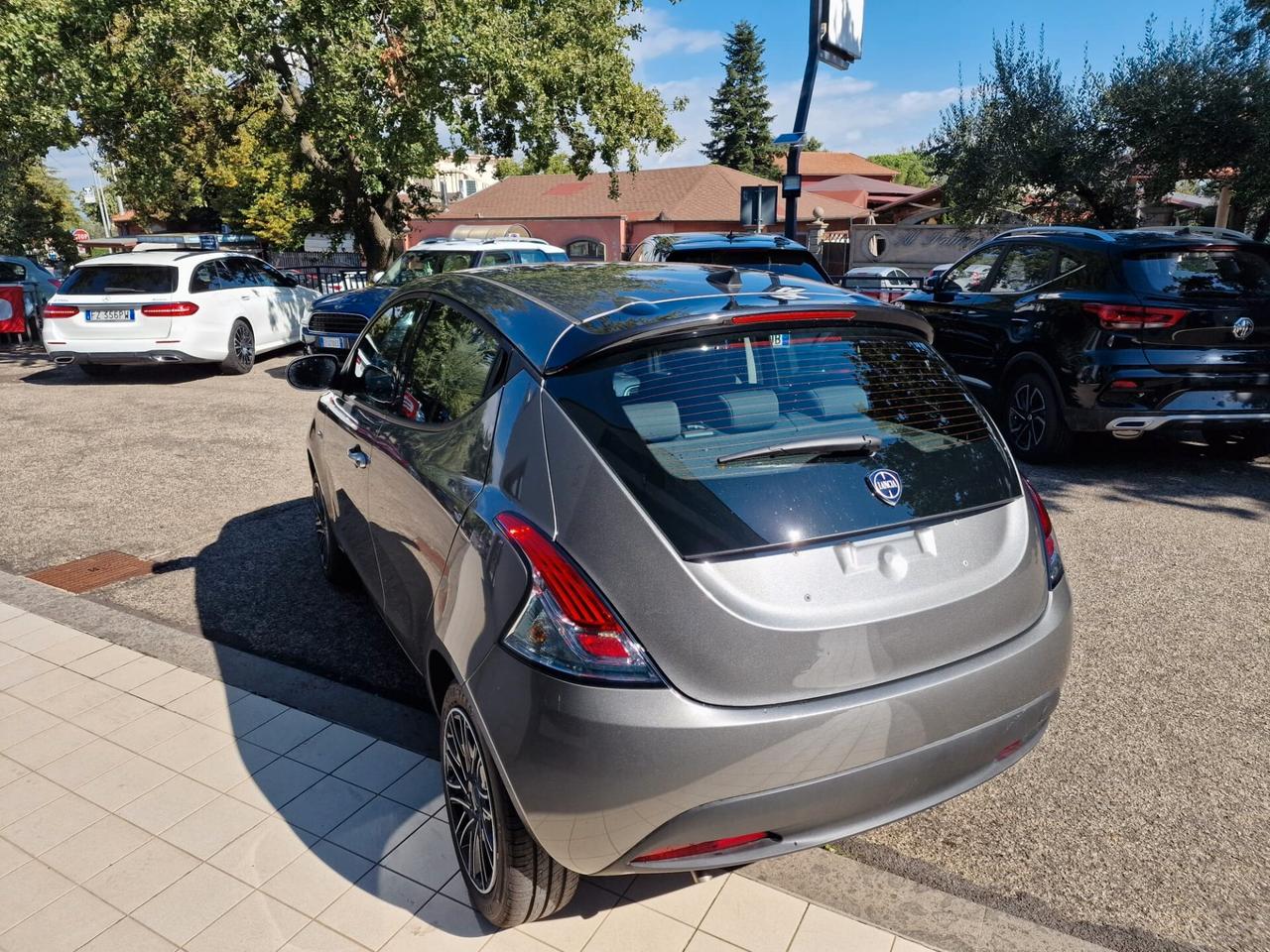 Lancia Ypsilon 1.0 FireFly 5 porte S&S Hybrid Oro