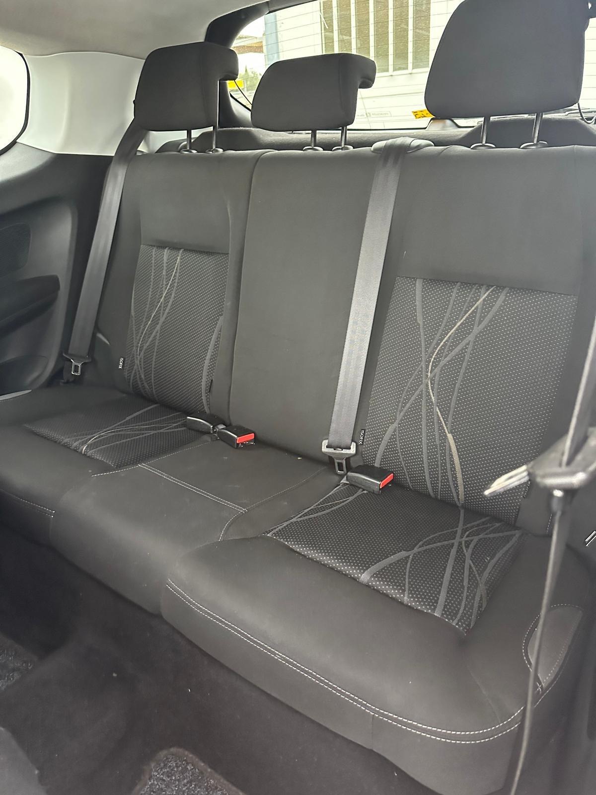 Peugeot 208 1.4 HDi 68 CV 3 porte Allure