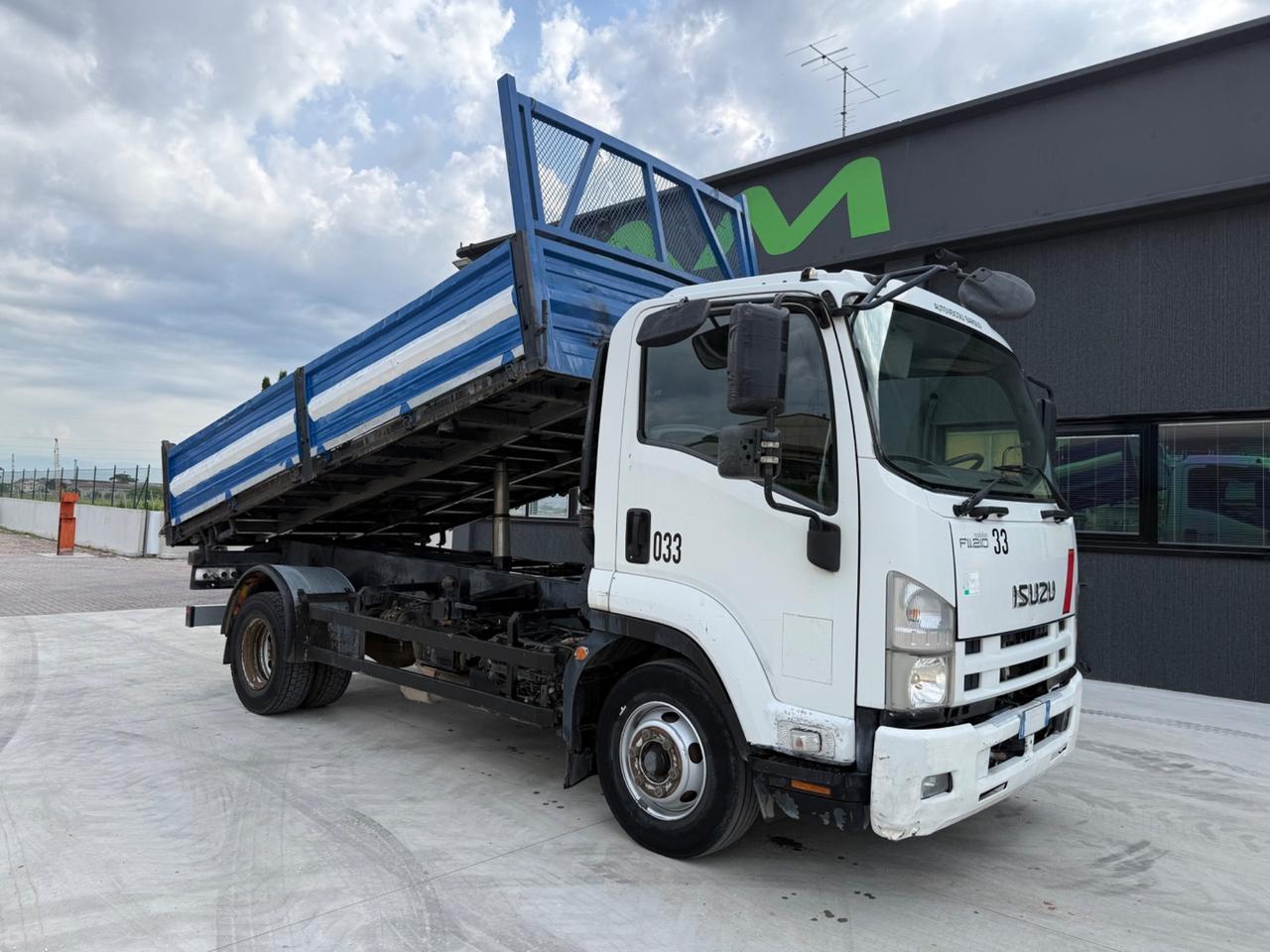 ISUZU F11.210 ribaltabile trilaterale Euro4