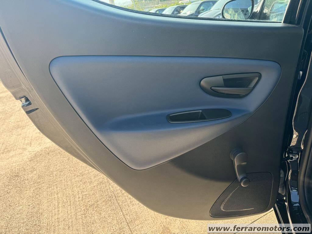 Lancia Ypsilon 1.0 Hybrid Silver NOLEGGIO RENT TO BUY