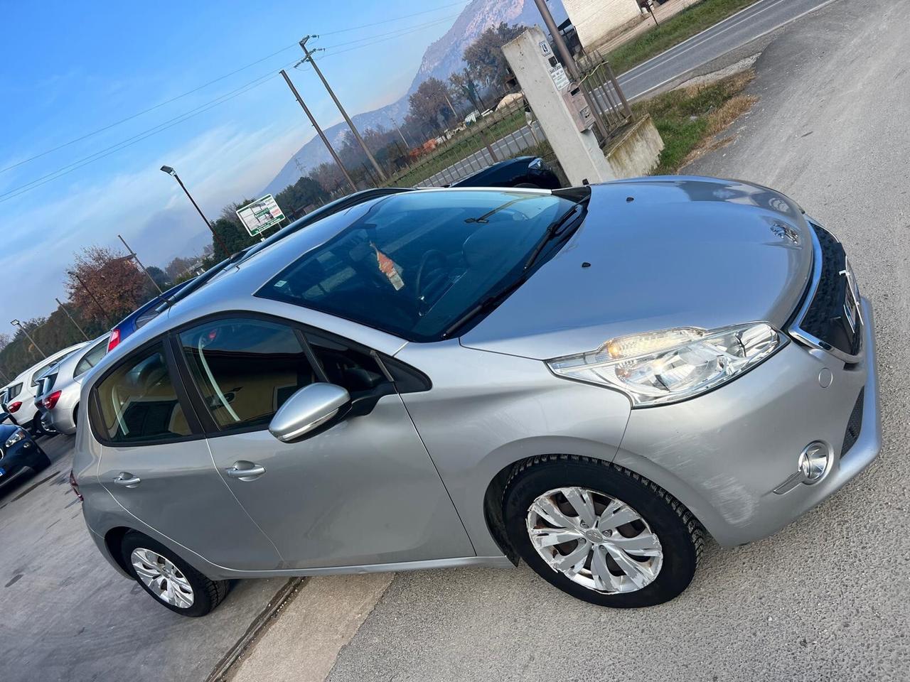 Peugeot 208 PureTech 82 5 porte Allure gpl garantita 12 mesi