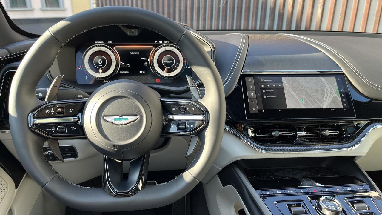 ASTON MARTIN DBX707 4.0
