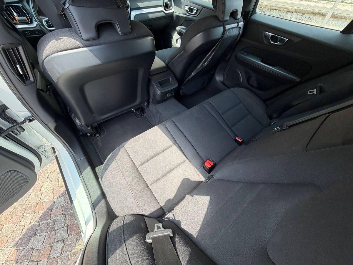 Volvo V60 2.0 b3 Momentum Business auto 8m my21