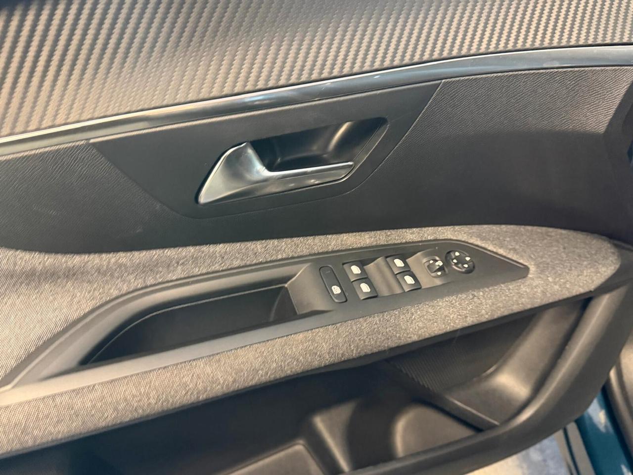 PEUGEOT 3008 1.5 EAT8 130CV 96KW NAVI CRUISE CAM ANNO 2021