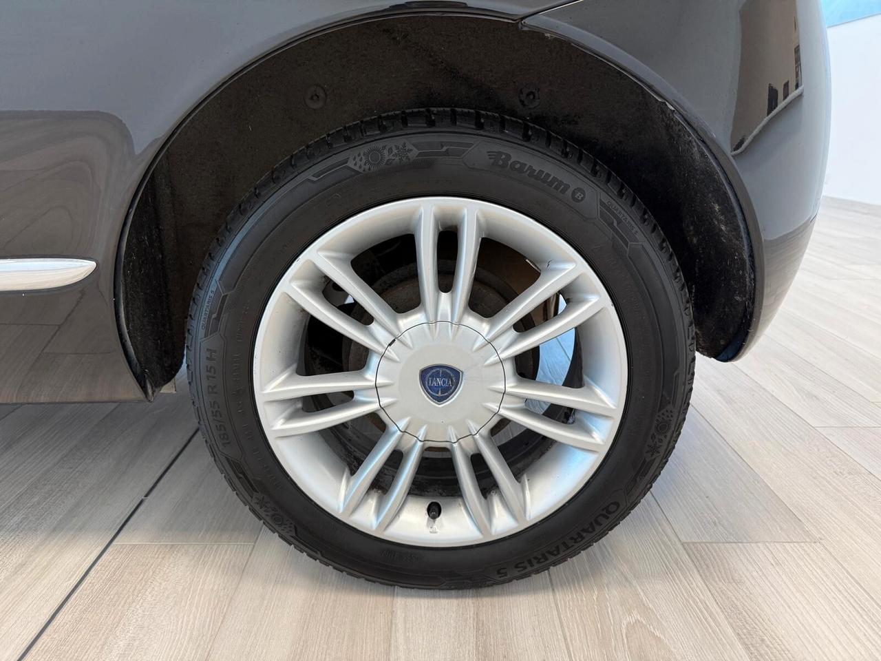 Lancia Ypsilon 1.2 69 CV Unyca