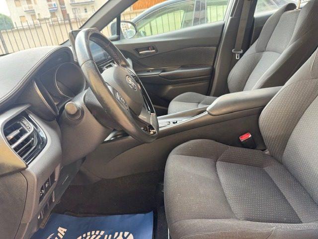TOYOTA C-HR 1.8 Hybrid E-CVT Business