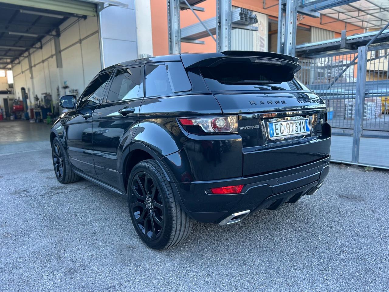 Land Rover Range Evoque 2.2 TD4 5p. Total black