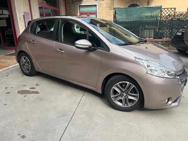 Peugeot 208 1.4 e-HDi 68 CV S&S robotizzato 5 porte Active