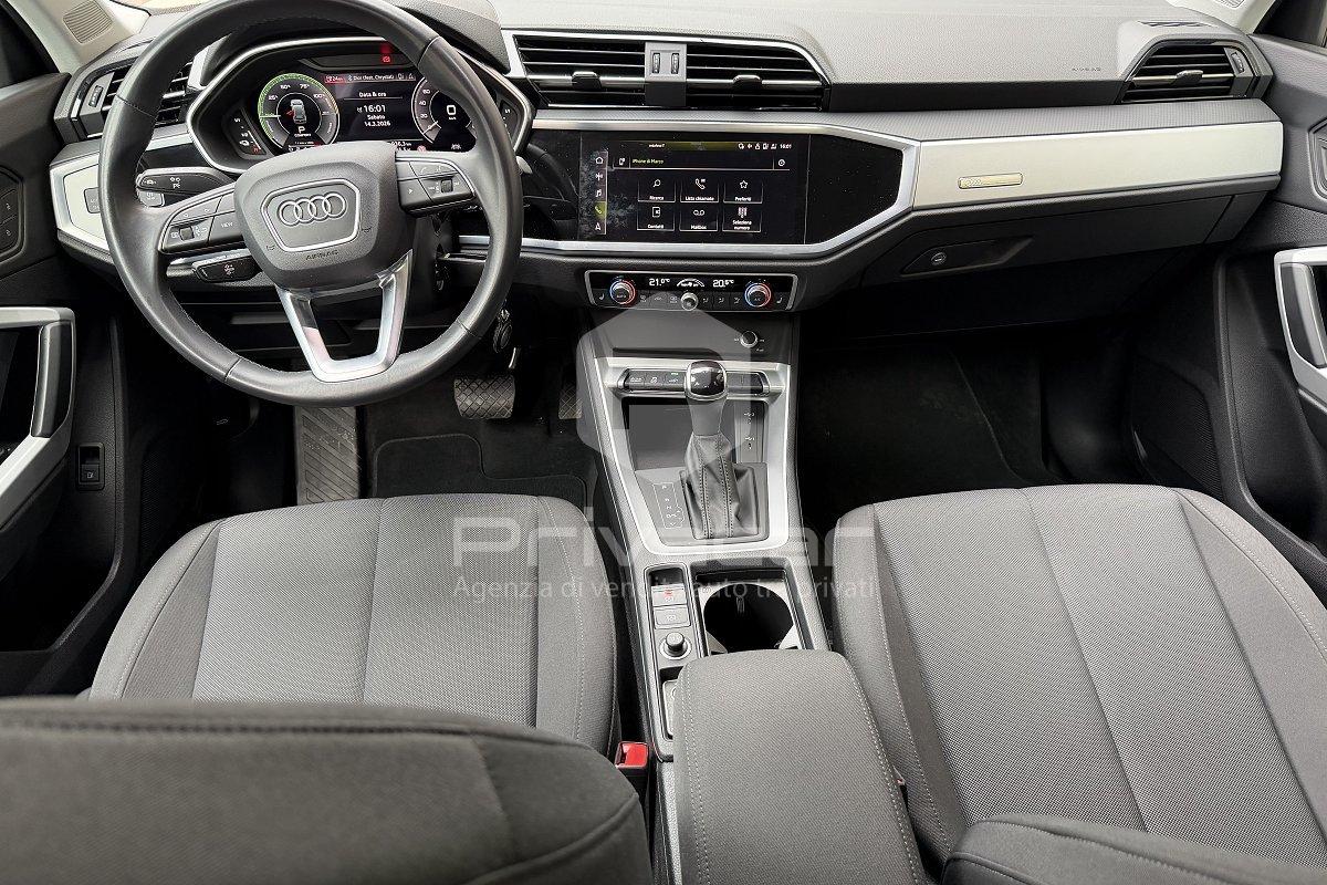 AUDI Q3 45 TFSI e S tronic Business